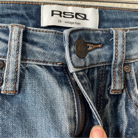 RSQ Vintage Mom Jeans Women’s 24 Blue Medium Wash Ripped Distressed Stretch - Picture 7 of 16